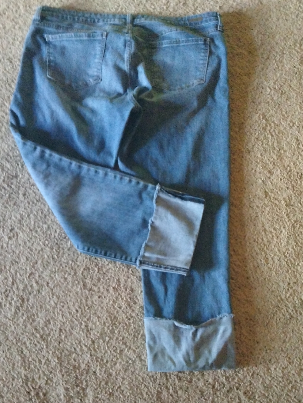 Kut from the Kloth Medium Blue Cuffed Cropped Jeans - Picture 7 of 8